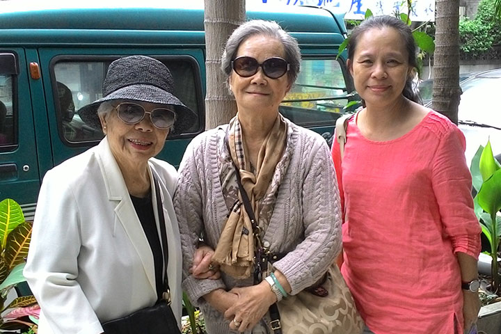 楊佩瑩（右）和她的婆婆、媽媽。