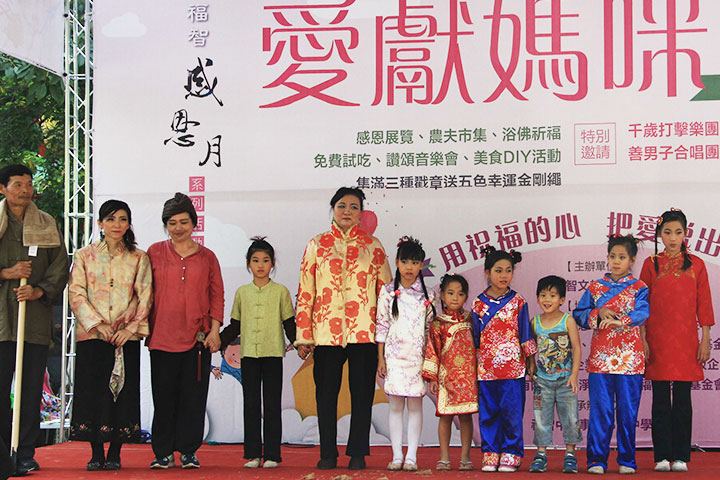 台中南屯兒童故事館的團隊，除了平常在故事館的演出外，也受邀至許多大型活動表演話劇，傳遞德育教育的內涵